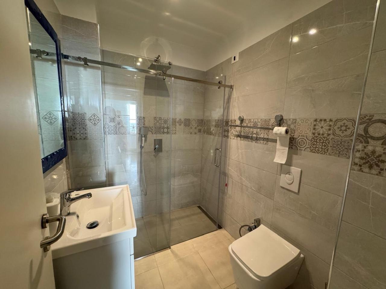 Апартаменти Seaview Penthouse Дуррес