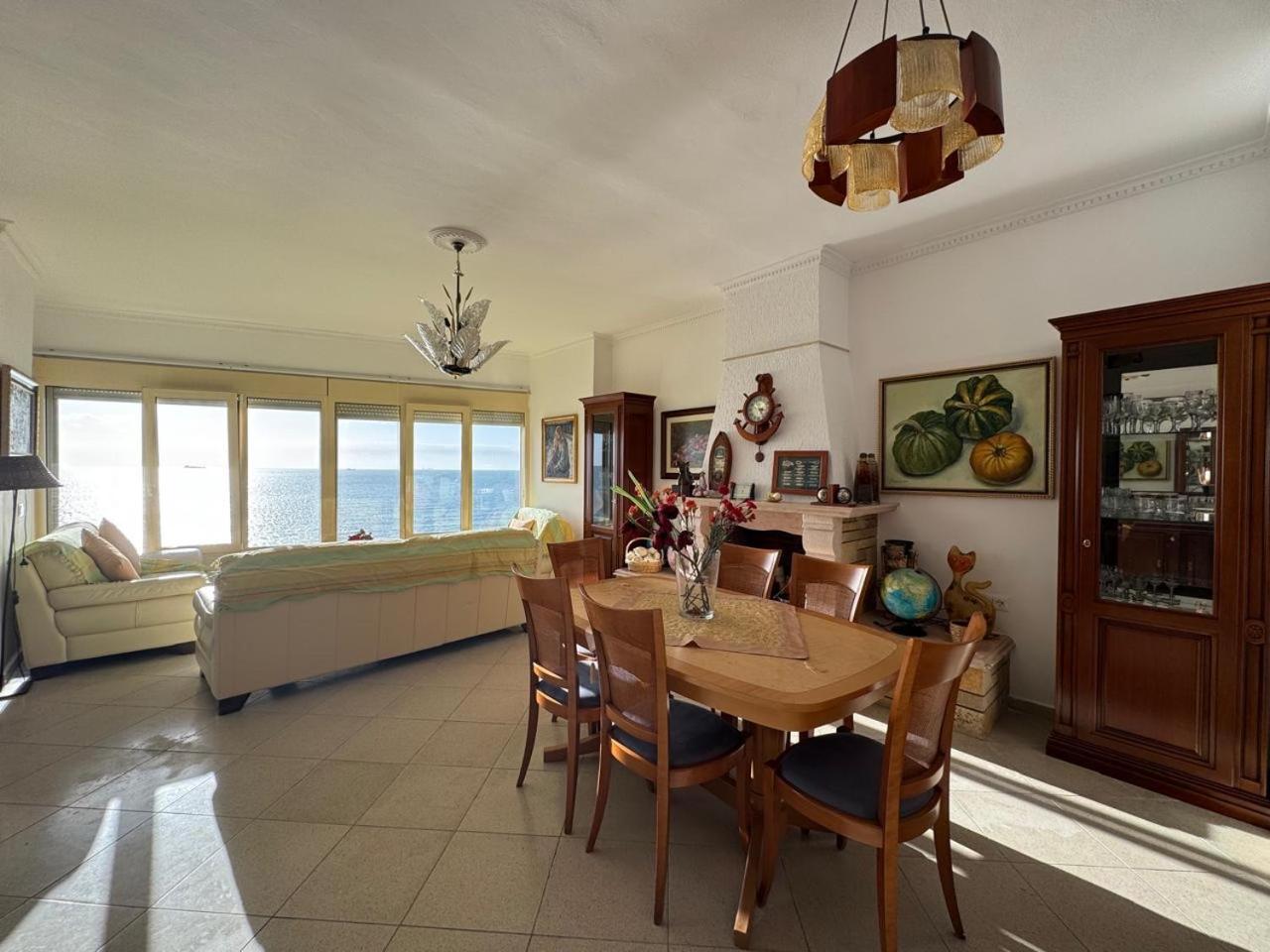 Апартаменти Seaview Penthouse Дуррес